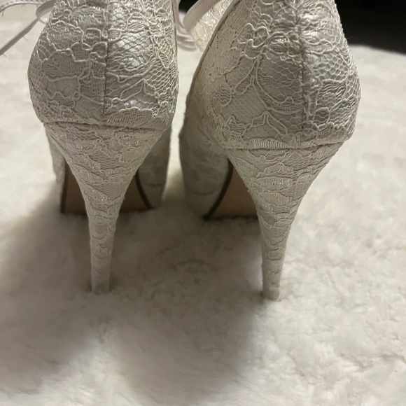 Fabulicious Lace booties - Picture 3 of 4